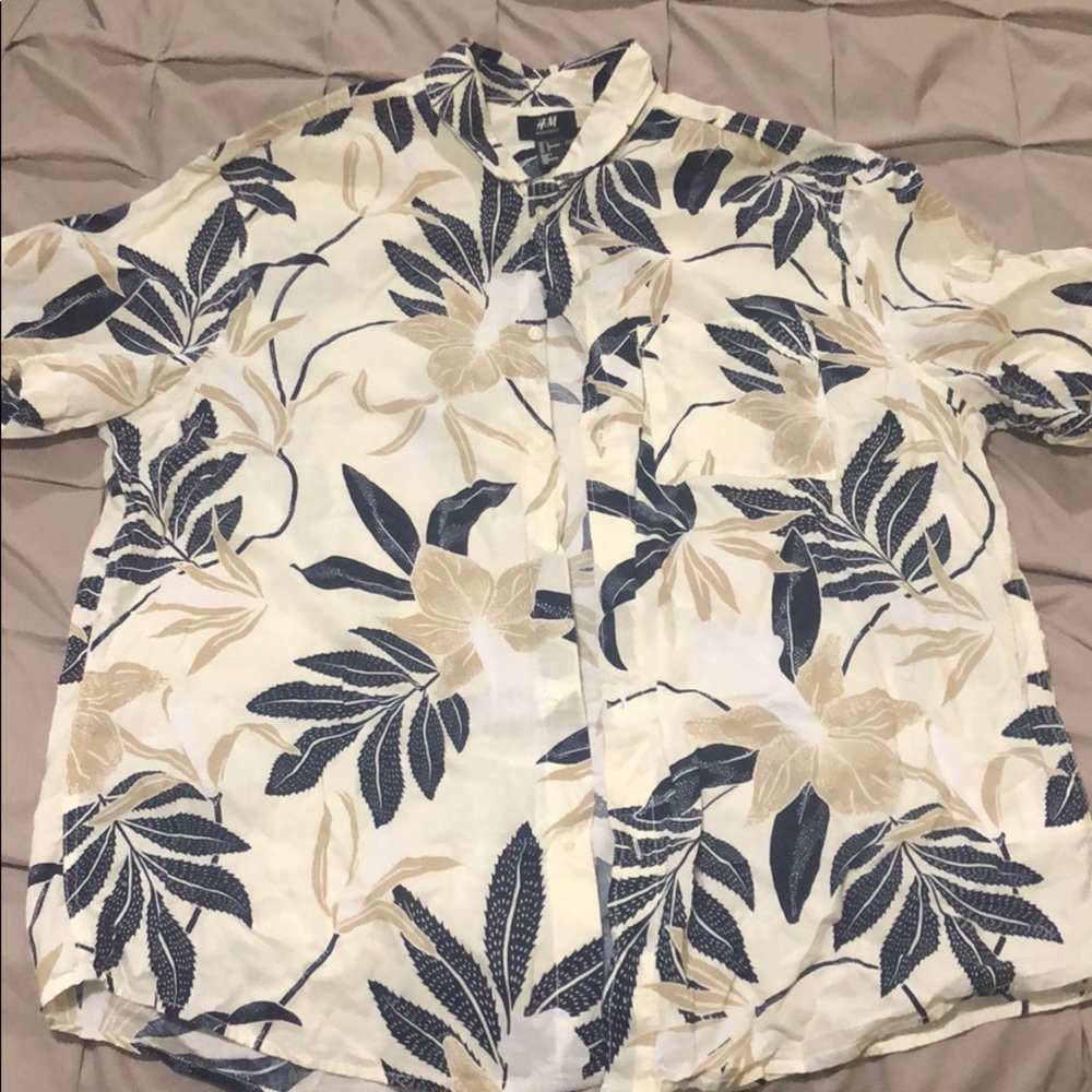 Short sleeve floral print button down H&M shirt